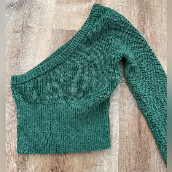 Steve Madden One Shoulder Sweater - Picture 7 of 7